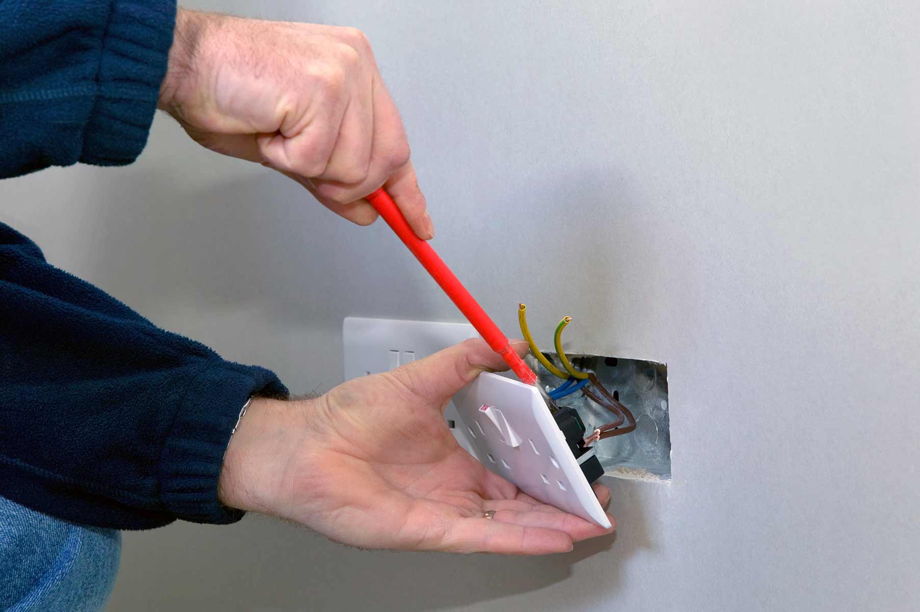 Our electricians can install plug sockets for domestic and commercial proeprties in Andover and the local area. 